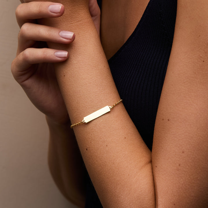 Engravable Petite Name Bar Bracelet