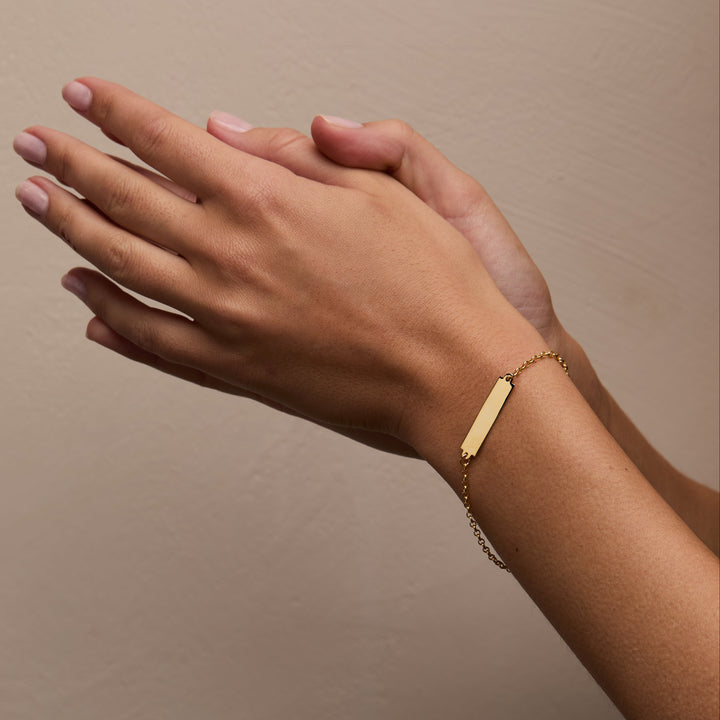 Engravable Petite Name Bar Bracelet