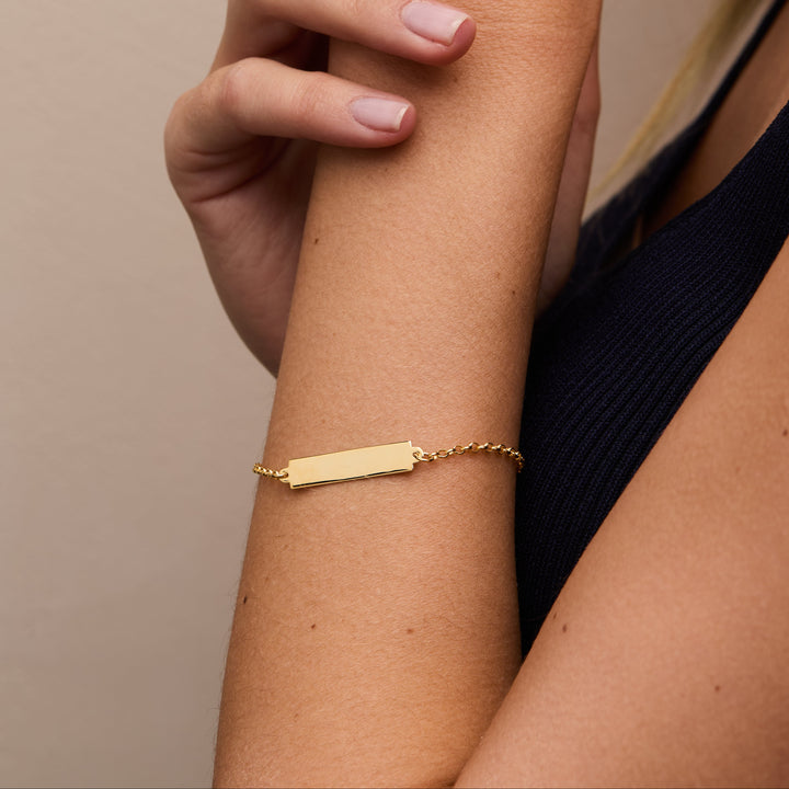 Engravable Petite Name Bar Bracelet